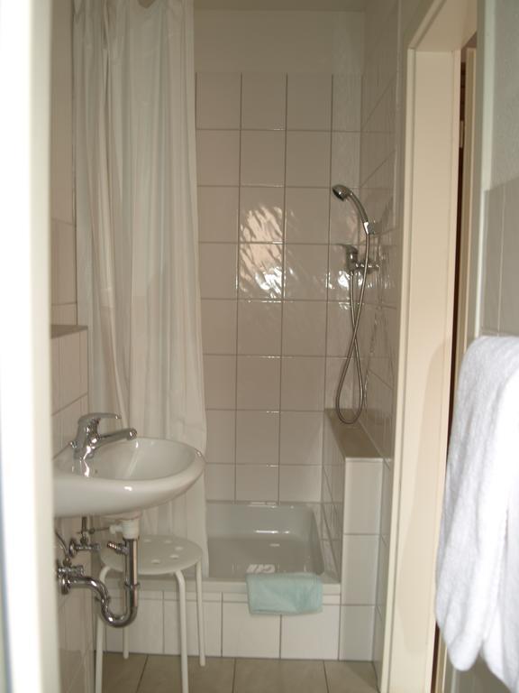 Gaestehaus In Der Gotthardtstrasse Erfurt Camera foto